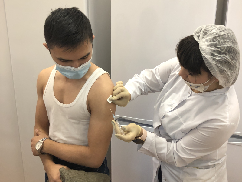 Вакцинация иностранных студентов Политеха в поликлинике г. Сестрорецк