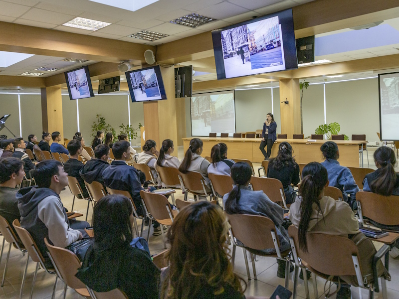 Город-герой сквозь века: музыкально-поэтическая гостиная для студентов